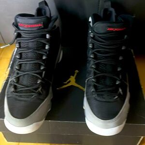 Grad school Jordan 9 size 6